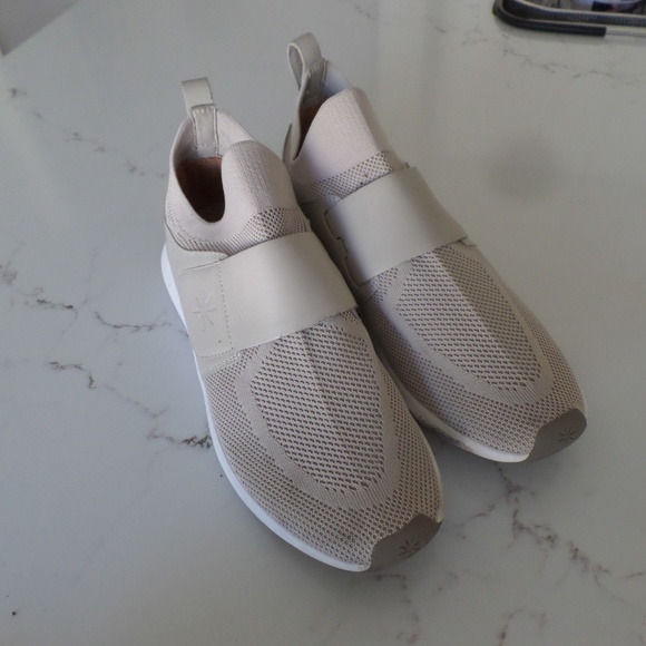 Mobs women sneakers taupe color slip on. Size 10 - Picture 1 of 7
